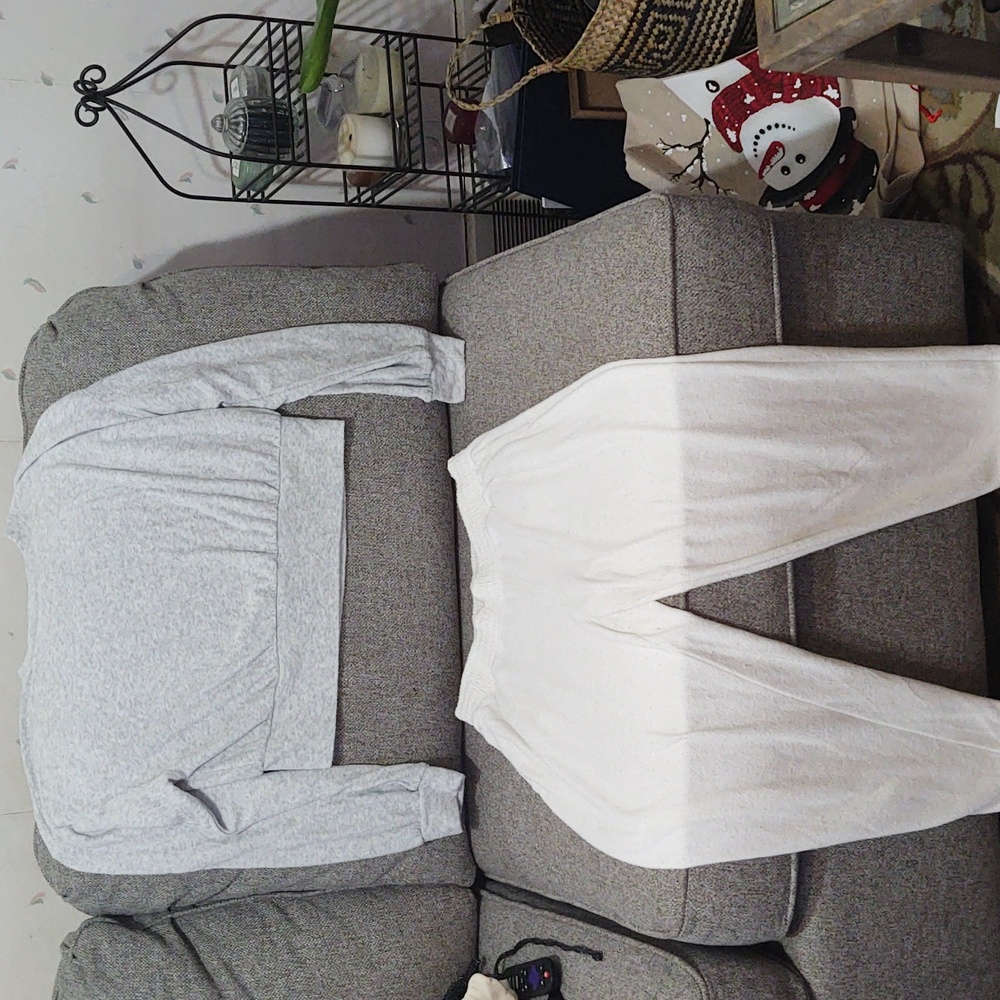 Gilly  Hicks pajama set